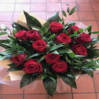 12 red roses